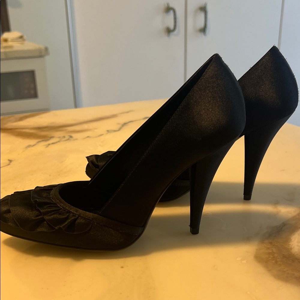BCBGMaxAzria Black Ruffled Heels - Picture 6 of 7